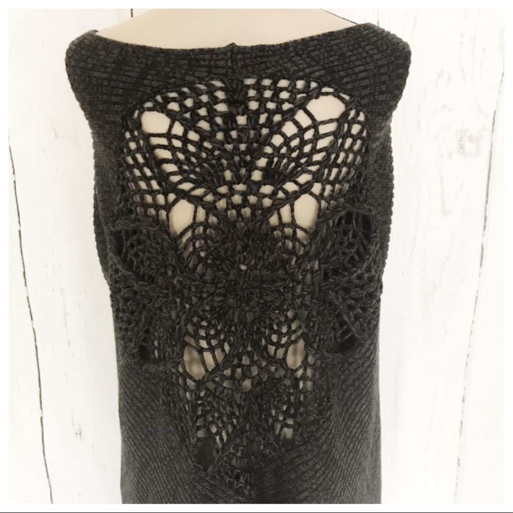 Free People Knit Crochet Shawl Cape Wrap Gray Heather Boho Flower Floral Scarf - Picture 4 of 7